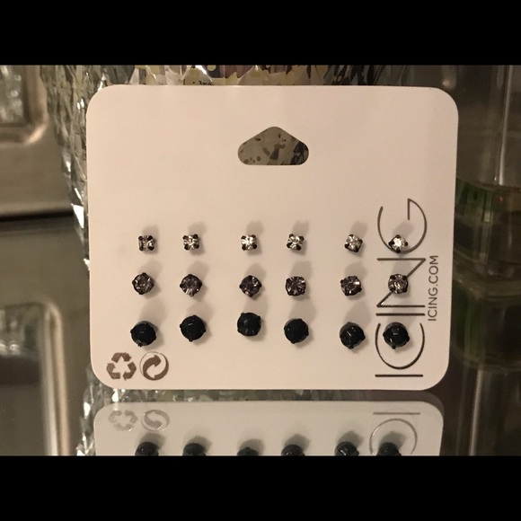 Icing stud earrings. - Picture 2 of 2